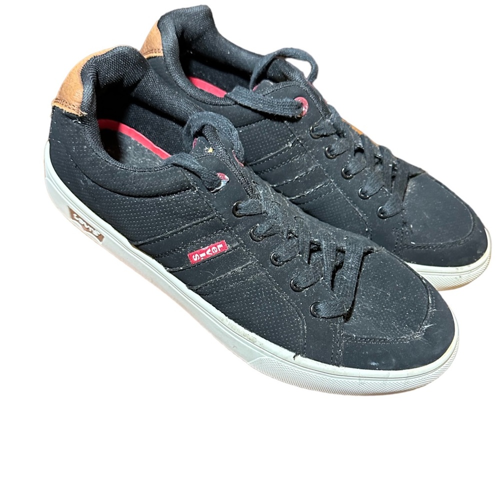 Men’s Black Lace Up Levi’s Athletic Shoes Size 8